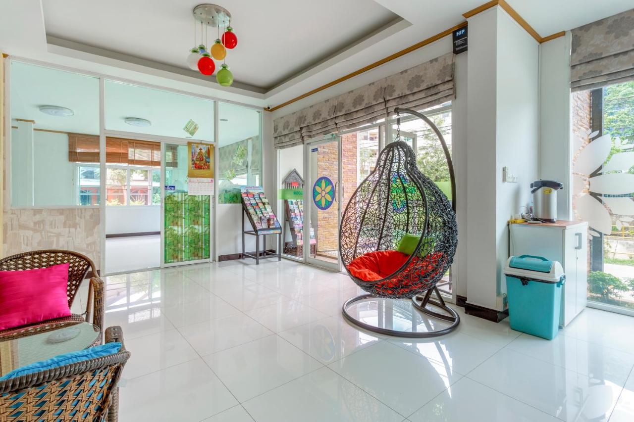 Oyo 1053 Bloom Guest House Chiang Mai Exterior photo